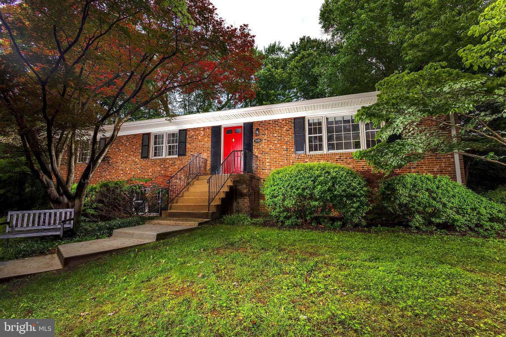 Photo of 9908 Minburn Street, GREAT FALLS, VA 22066 (MLS # VAFX2330308)