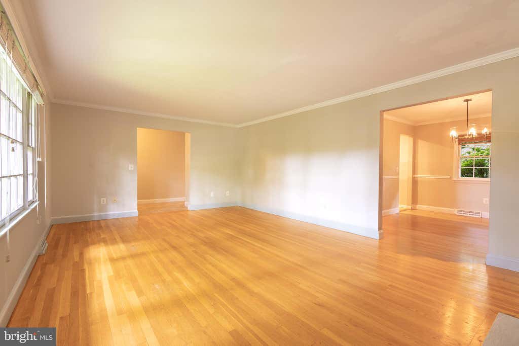 Photo of 9908 Minburn Street, GREAT FALLS, VA 22066 (MLS # VAFX2330308)