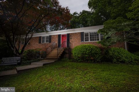Homes For Sale - 9908 Minburn Street<br/> GREAT FALLS, VA 22066