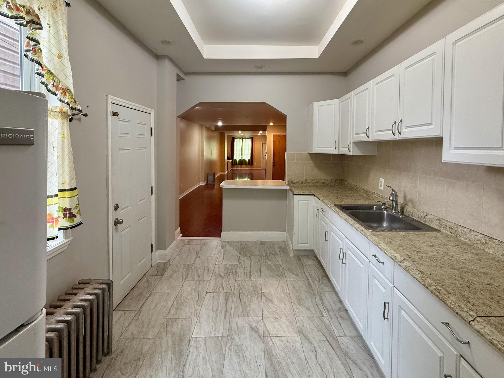 EAST KENSINGTON - Residential