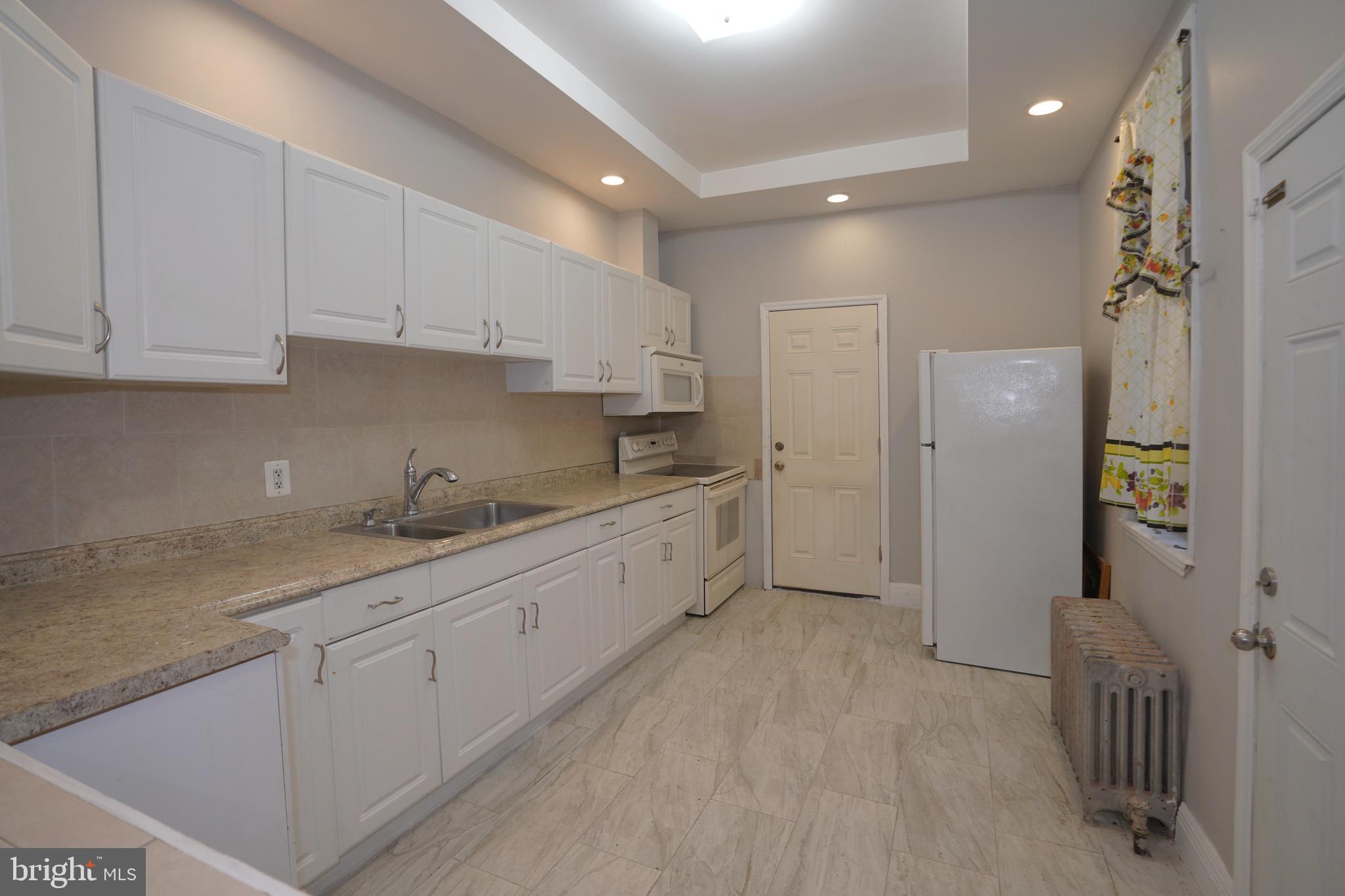 EAST KENSINGTON - Residential