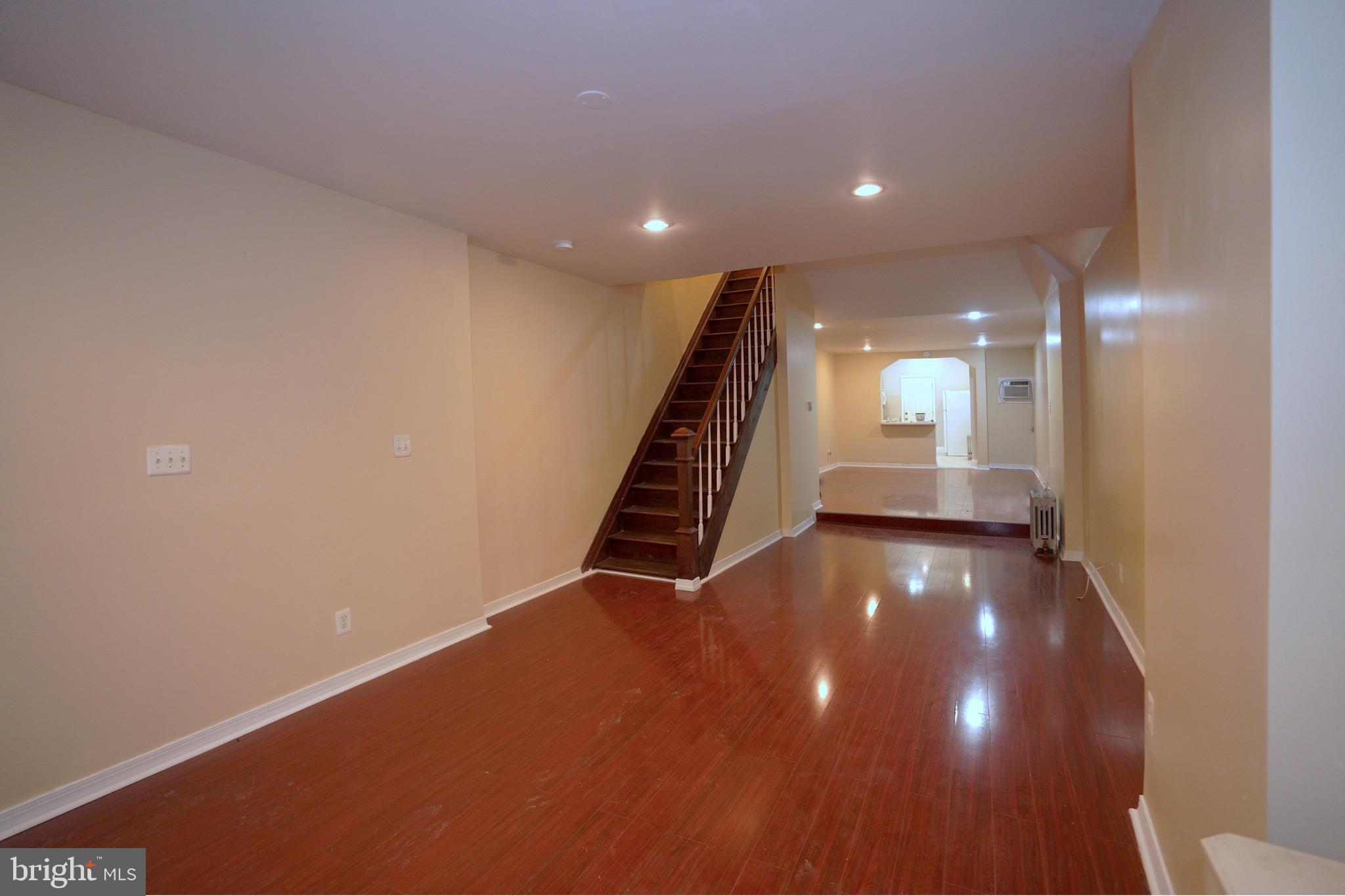 EAST KENSINGTON - Residential