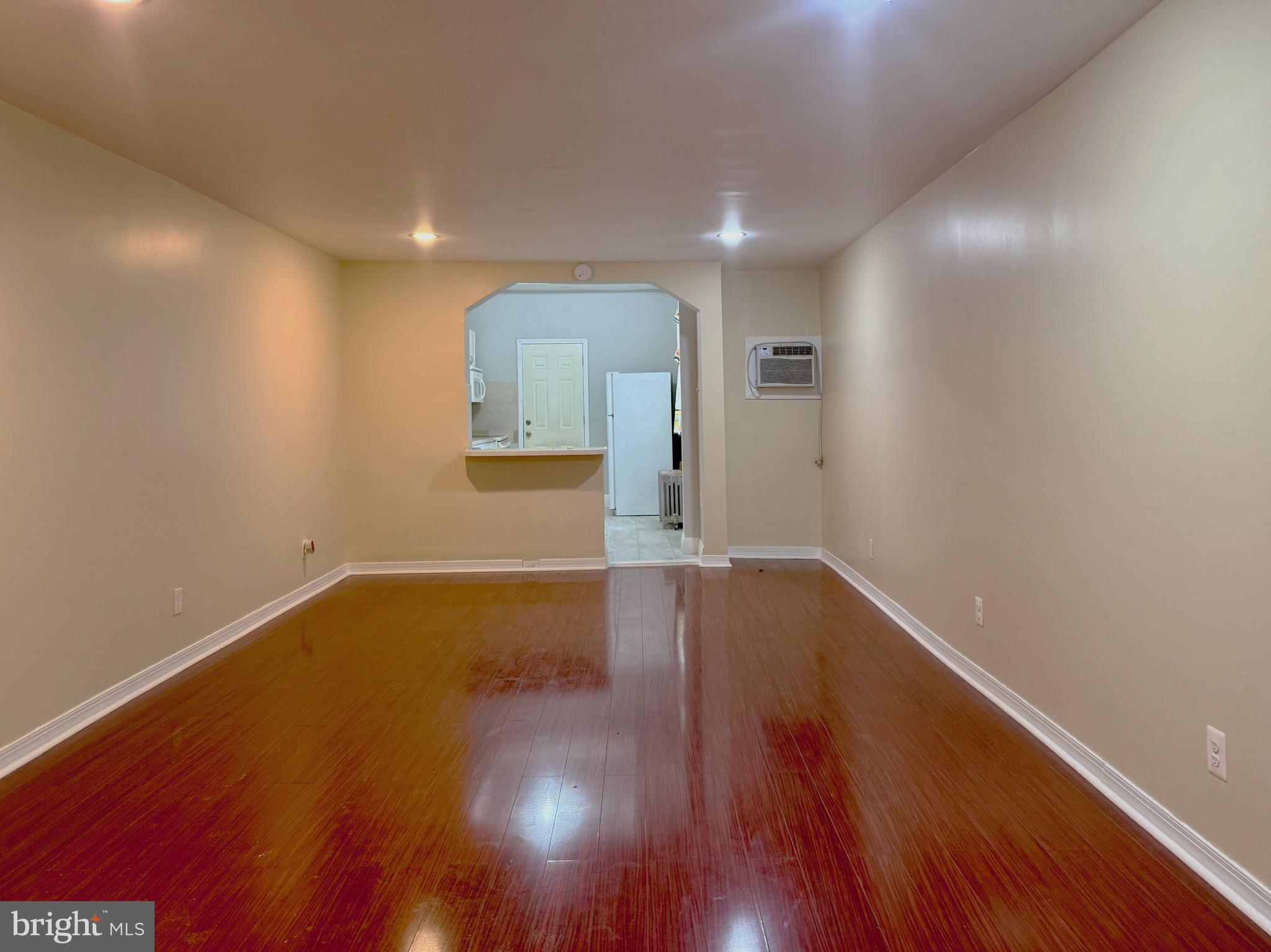 EAST KENSINGTON - Residential