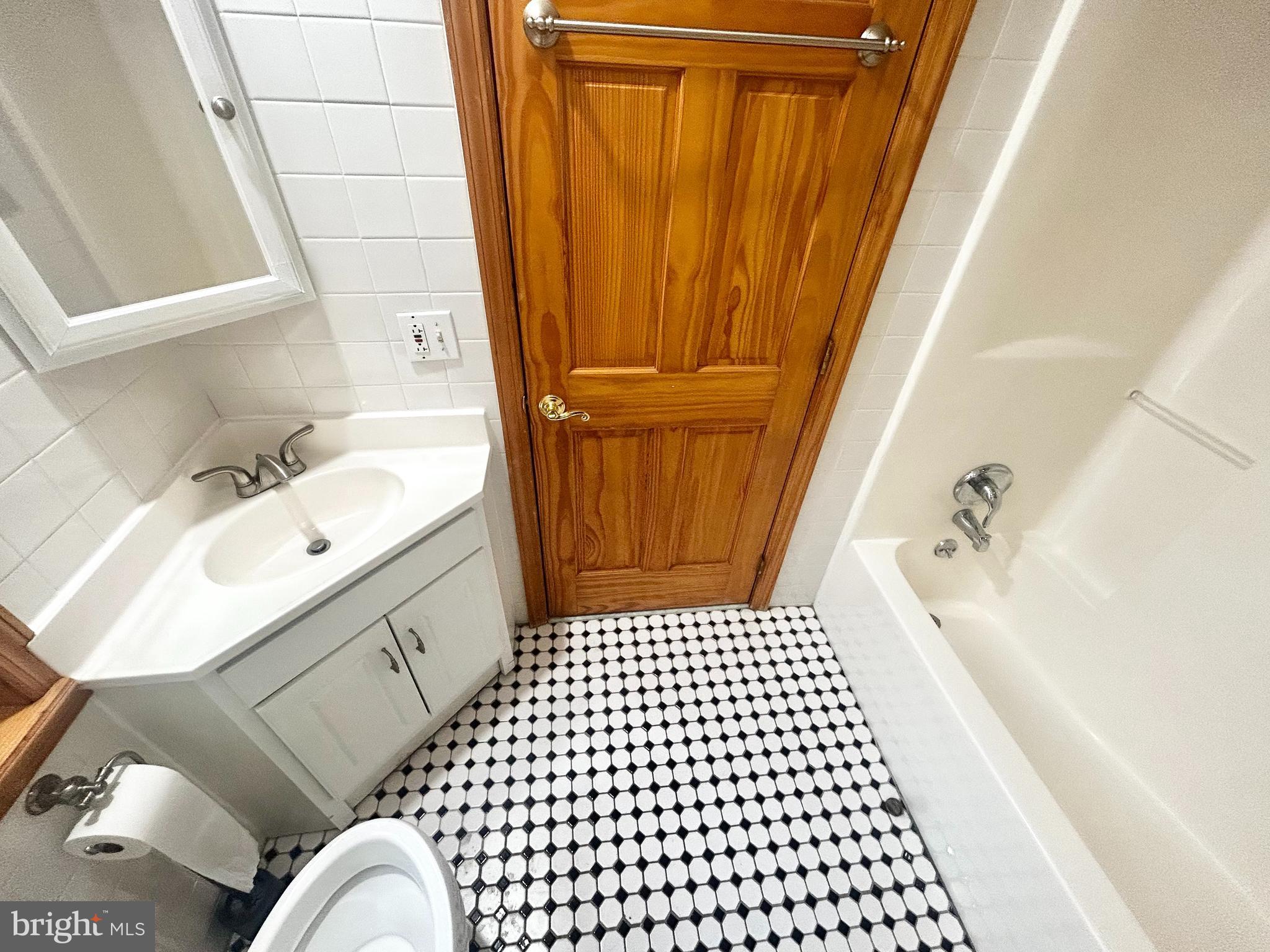 FAIRMOUNT - Residential Lease