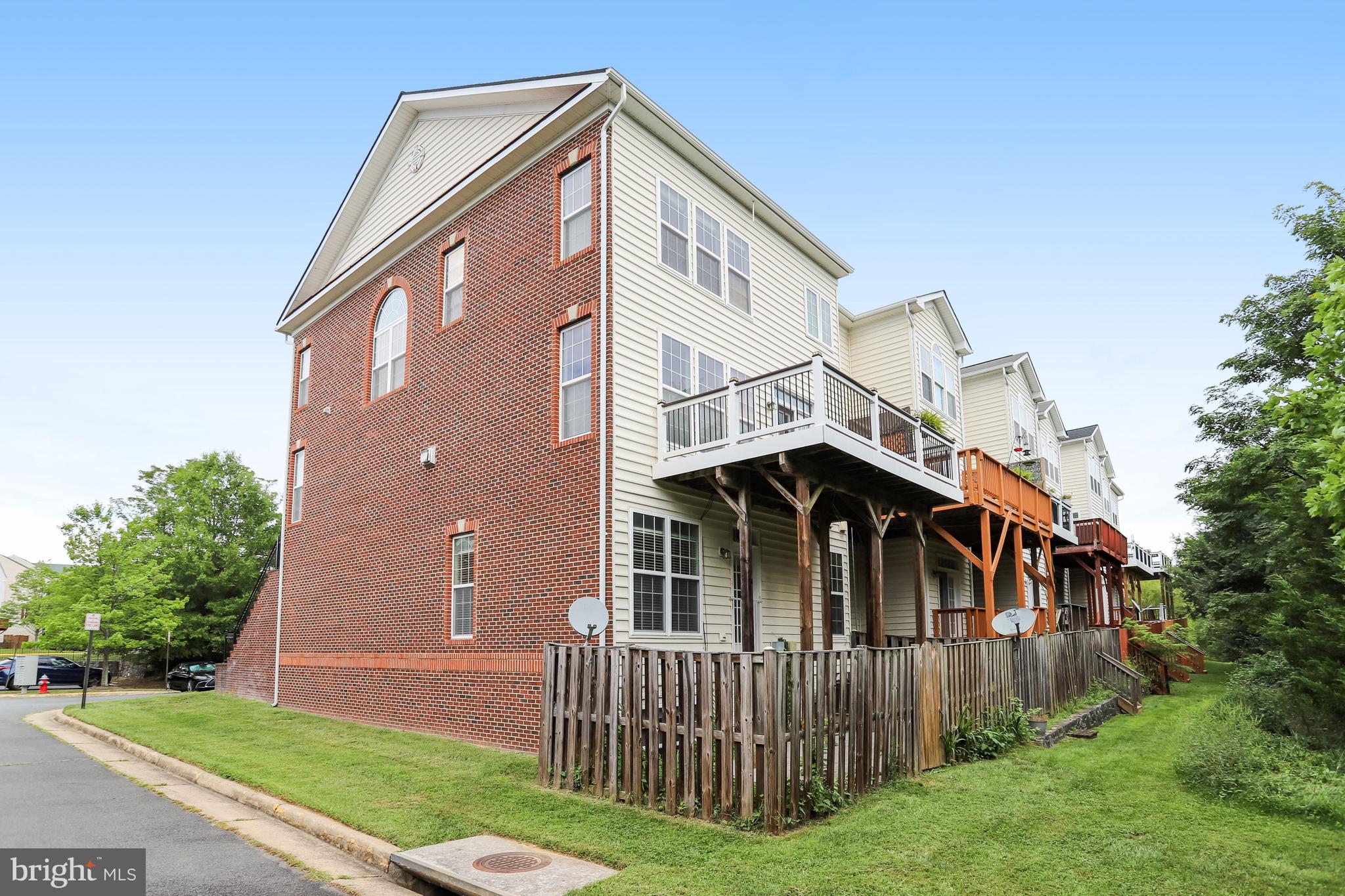 2463 SILK COURT