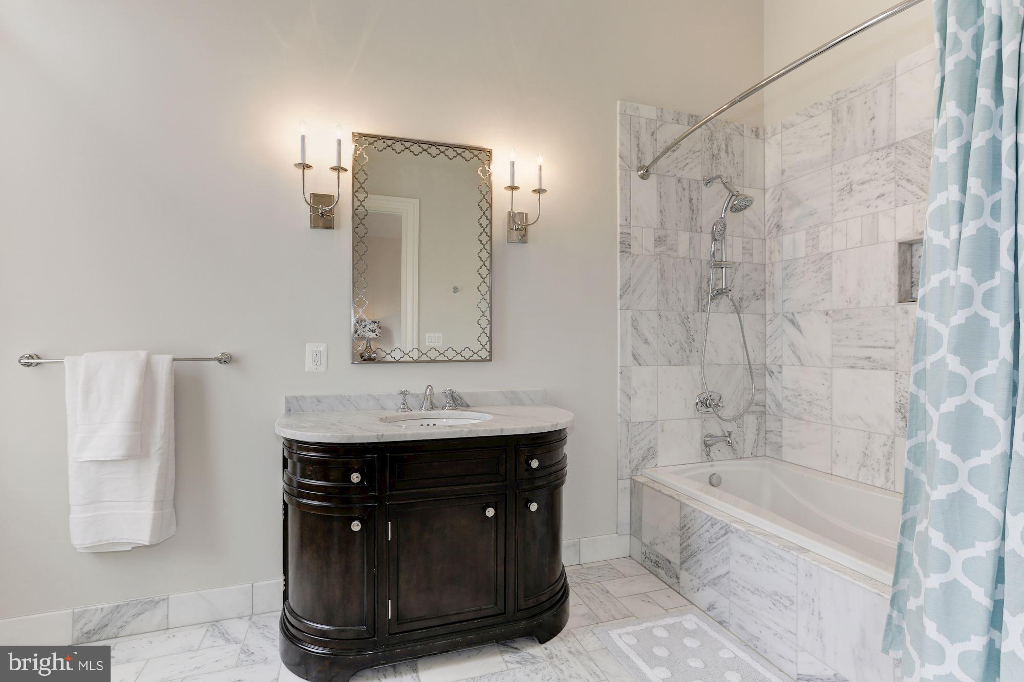 LANGLEY OAKS - Residential