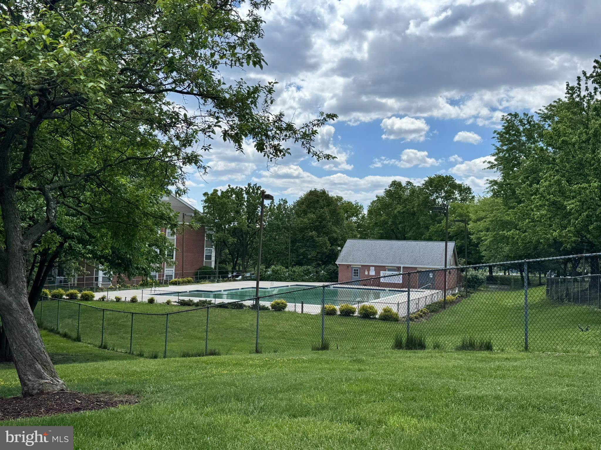 CROMWELL FOUNTAIN - Residential
