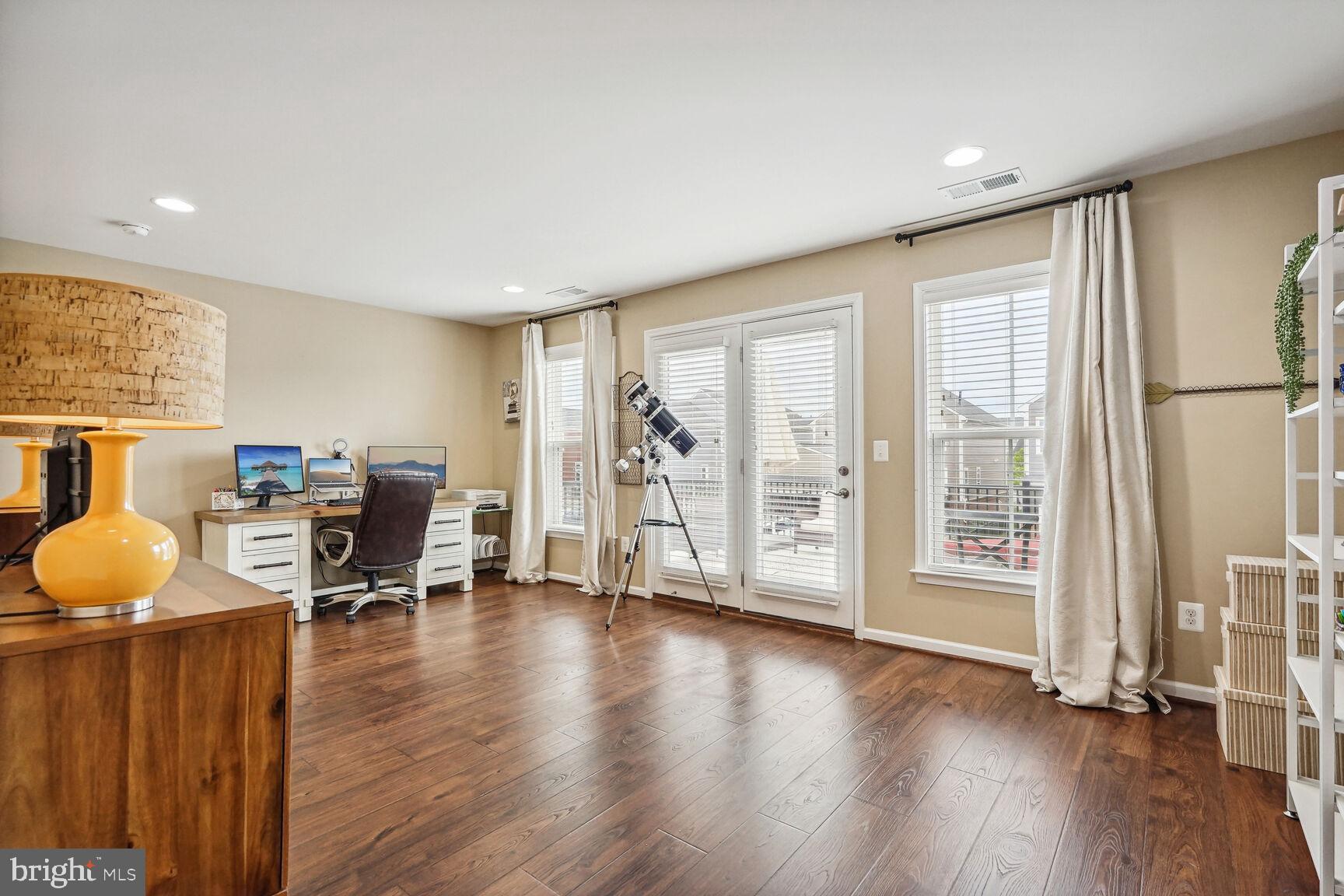 MEADOW BROOK FARM - Residential