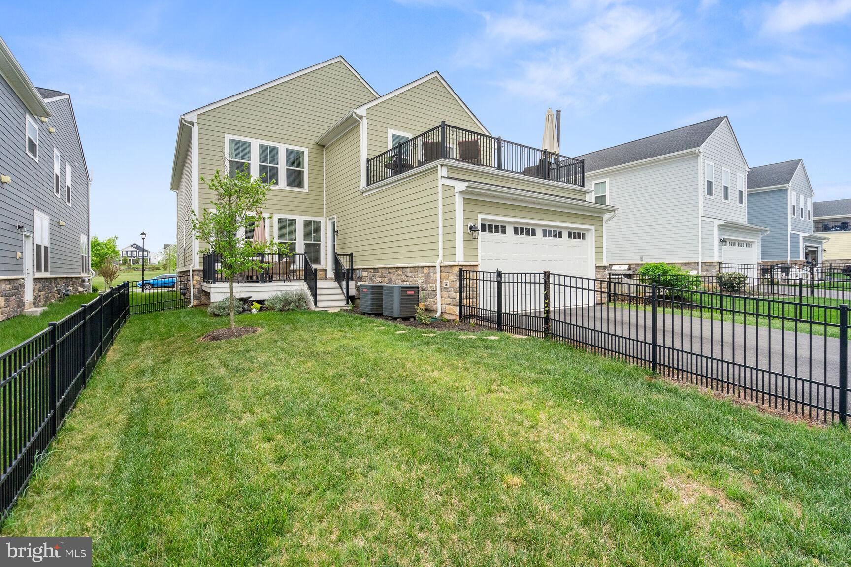 MEADOW BROOK FARM - Residential