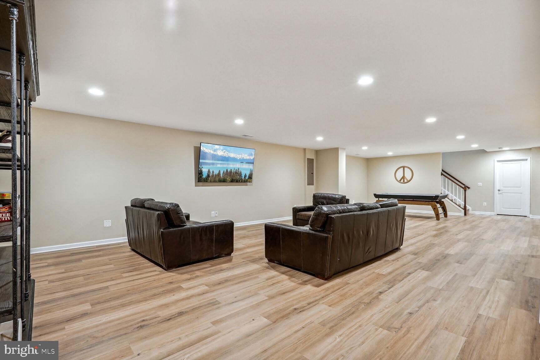 MEADOW BROOK FARM - Residential