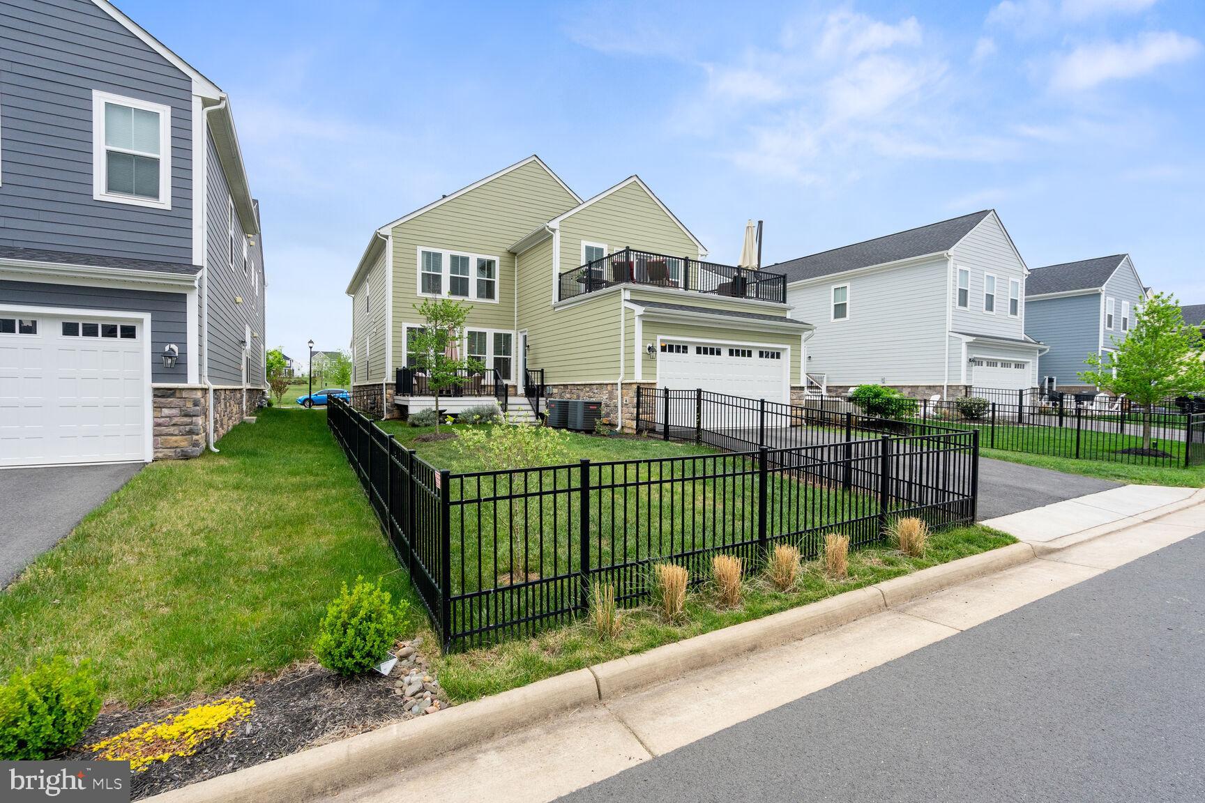 MEADOW BROOK FARM - Residential