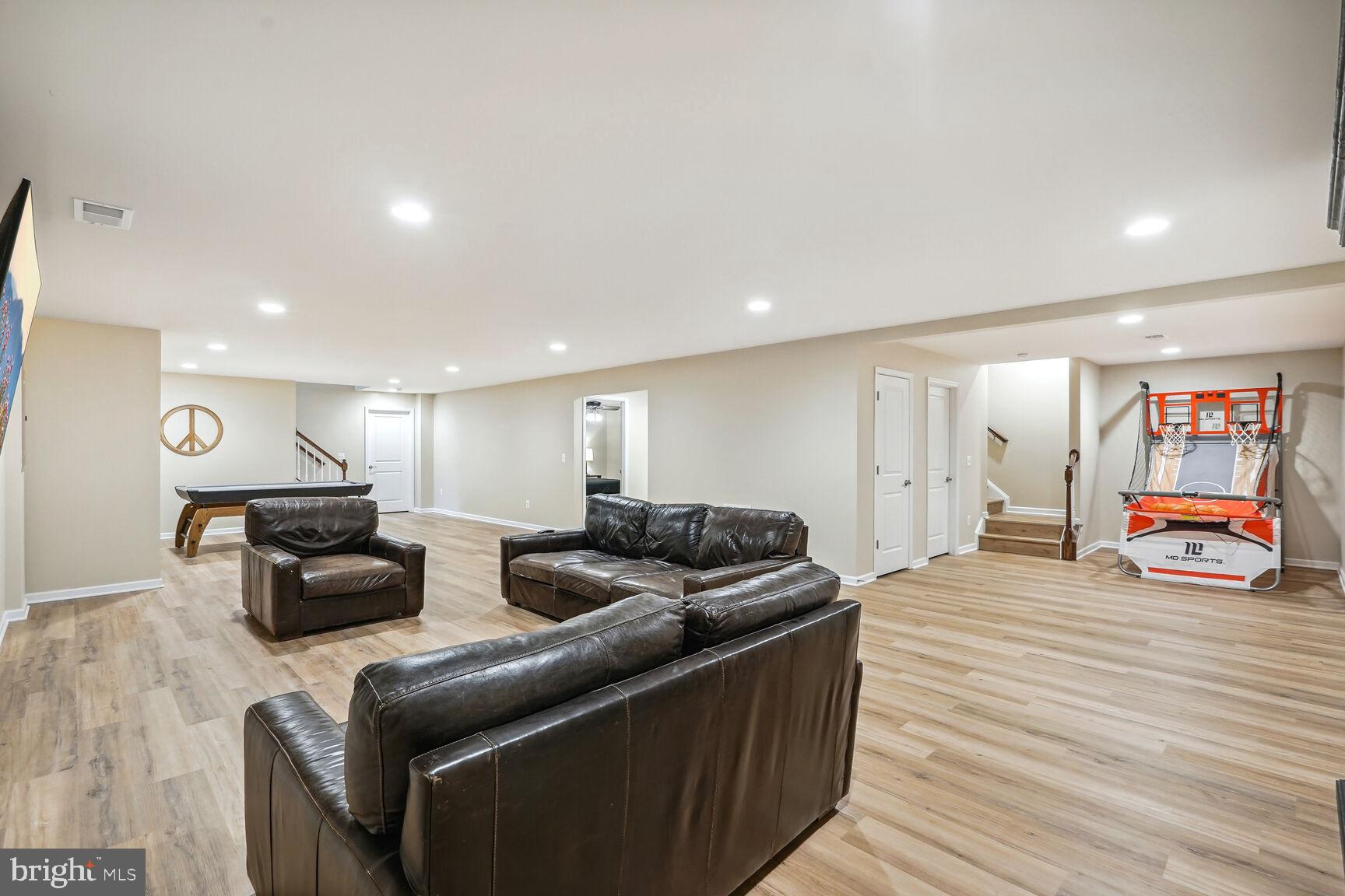 MEADOW BROOK FARM - Residential