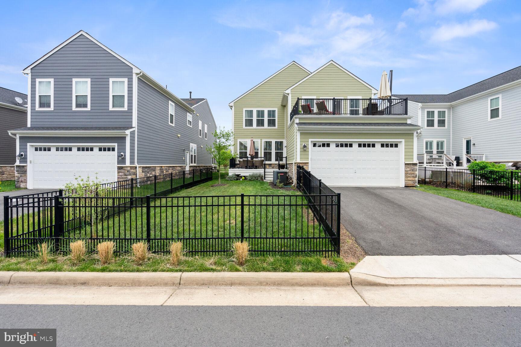 MEADOW BROOK FARM - Residential