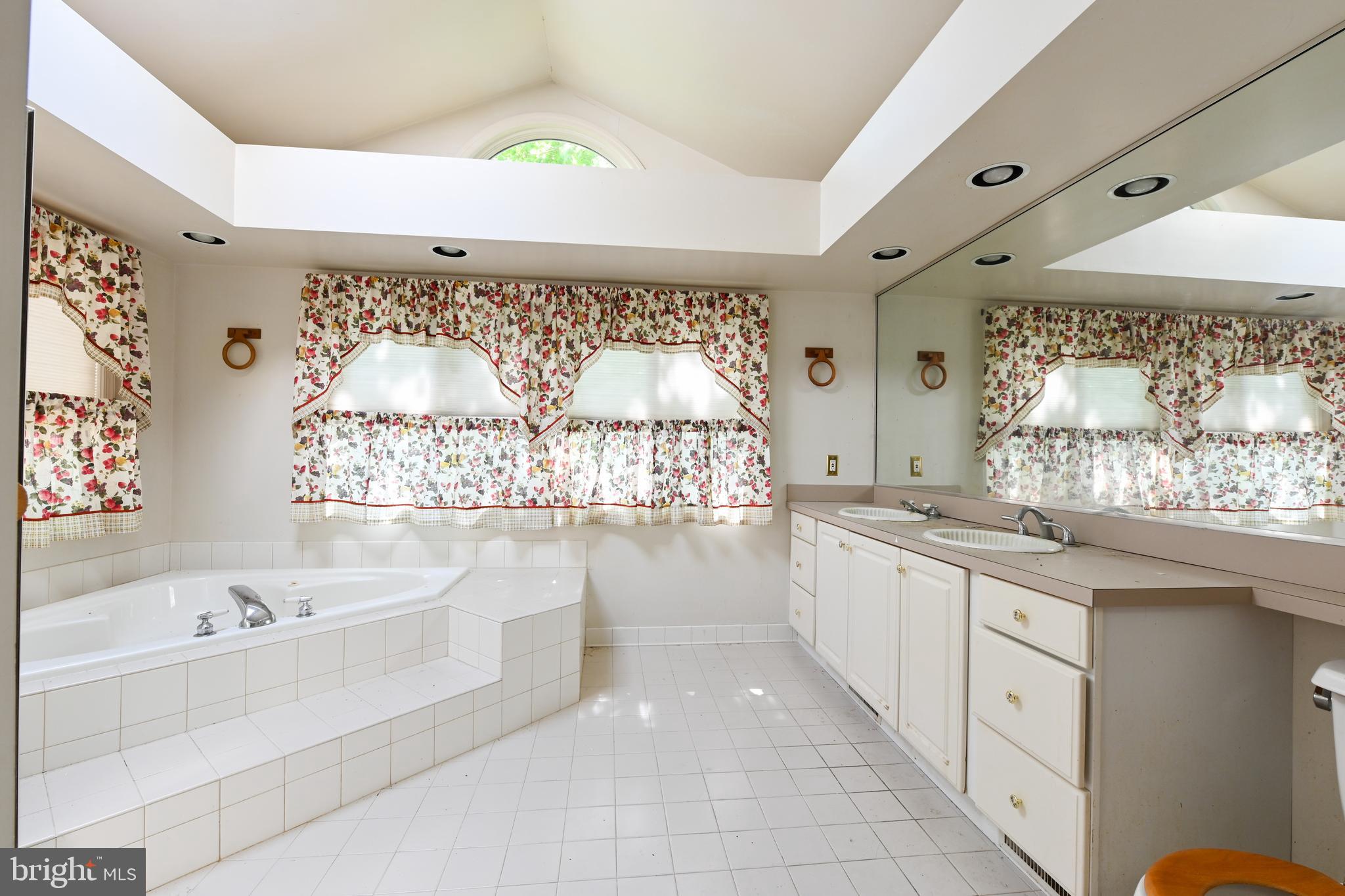 LOCH HAVEN - Residential