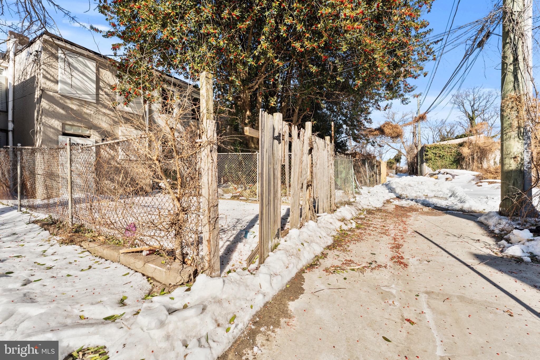 SANDTOWN-WINCHESTER - Residential