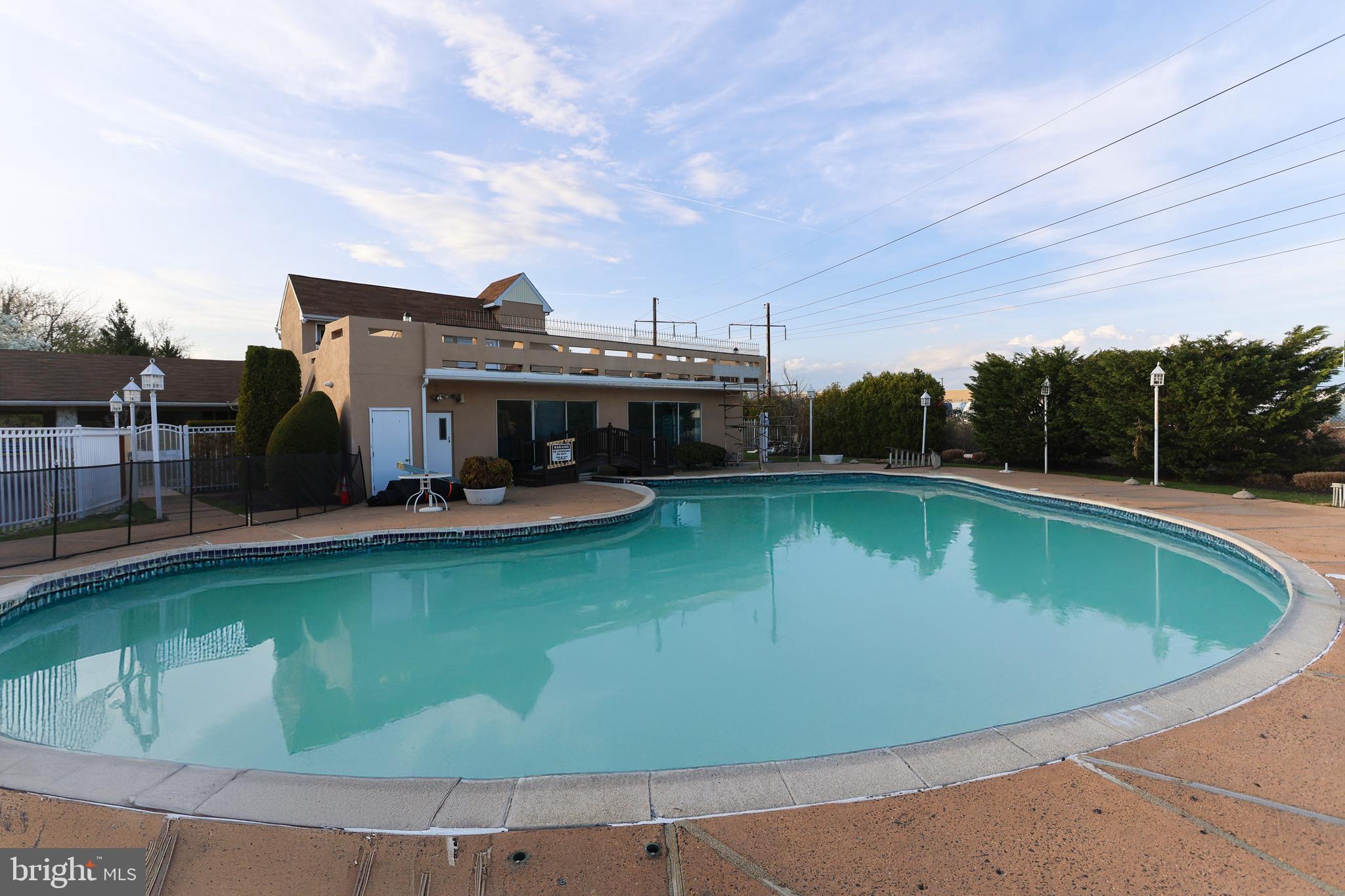 ASHTON-WOODENBRIDGE - Residential