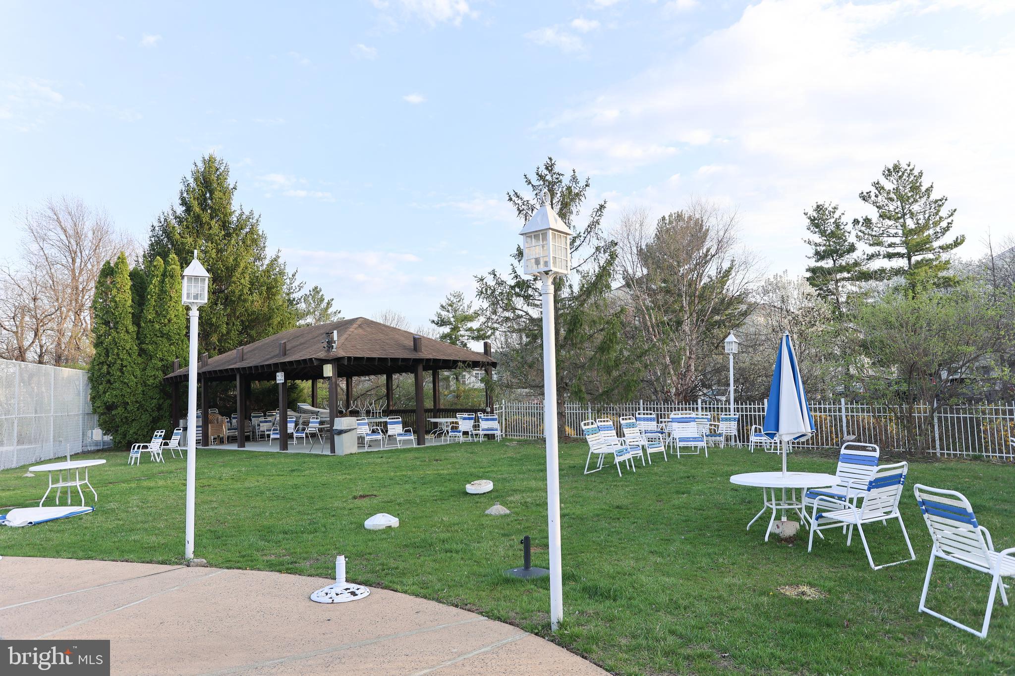 ASHTON-WOODENBRIDGE - Residential