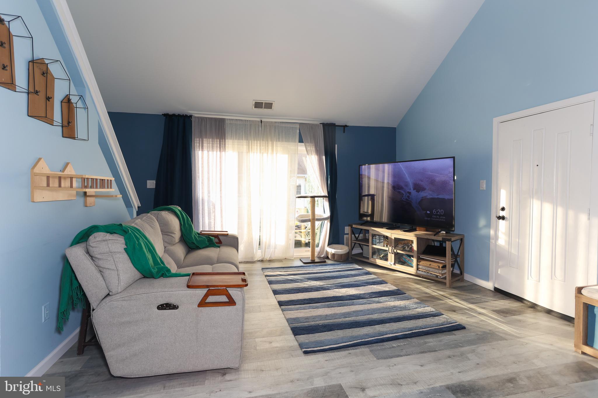 ASHTON-WOODENBRIDGE - Residential