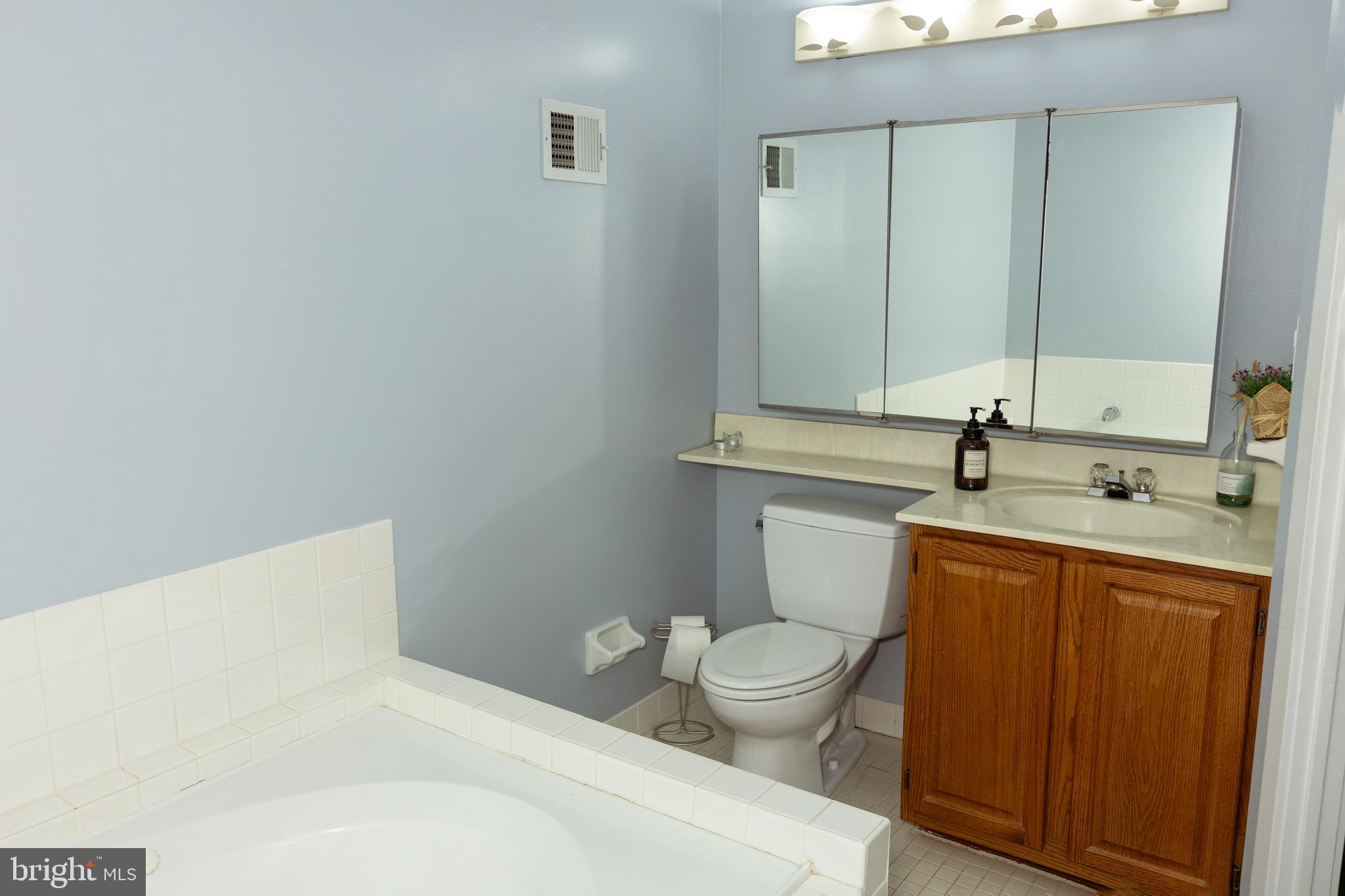 ASHTON-WOODENBRIDGE - Residential