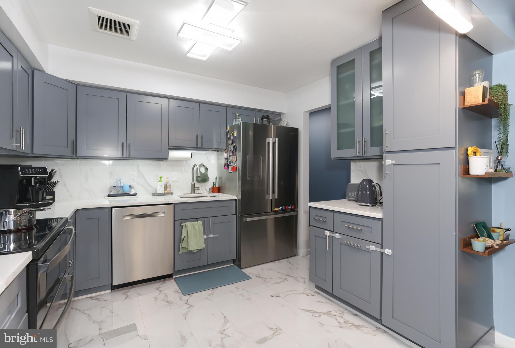 ASHTON-WOODENBRIDGE - Residential