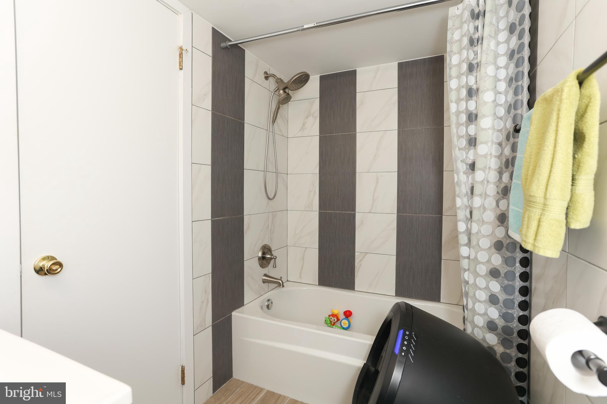 ASHTON-WOODENBRIDGE - Residential