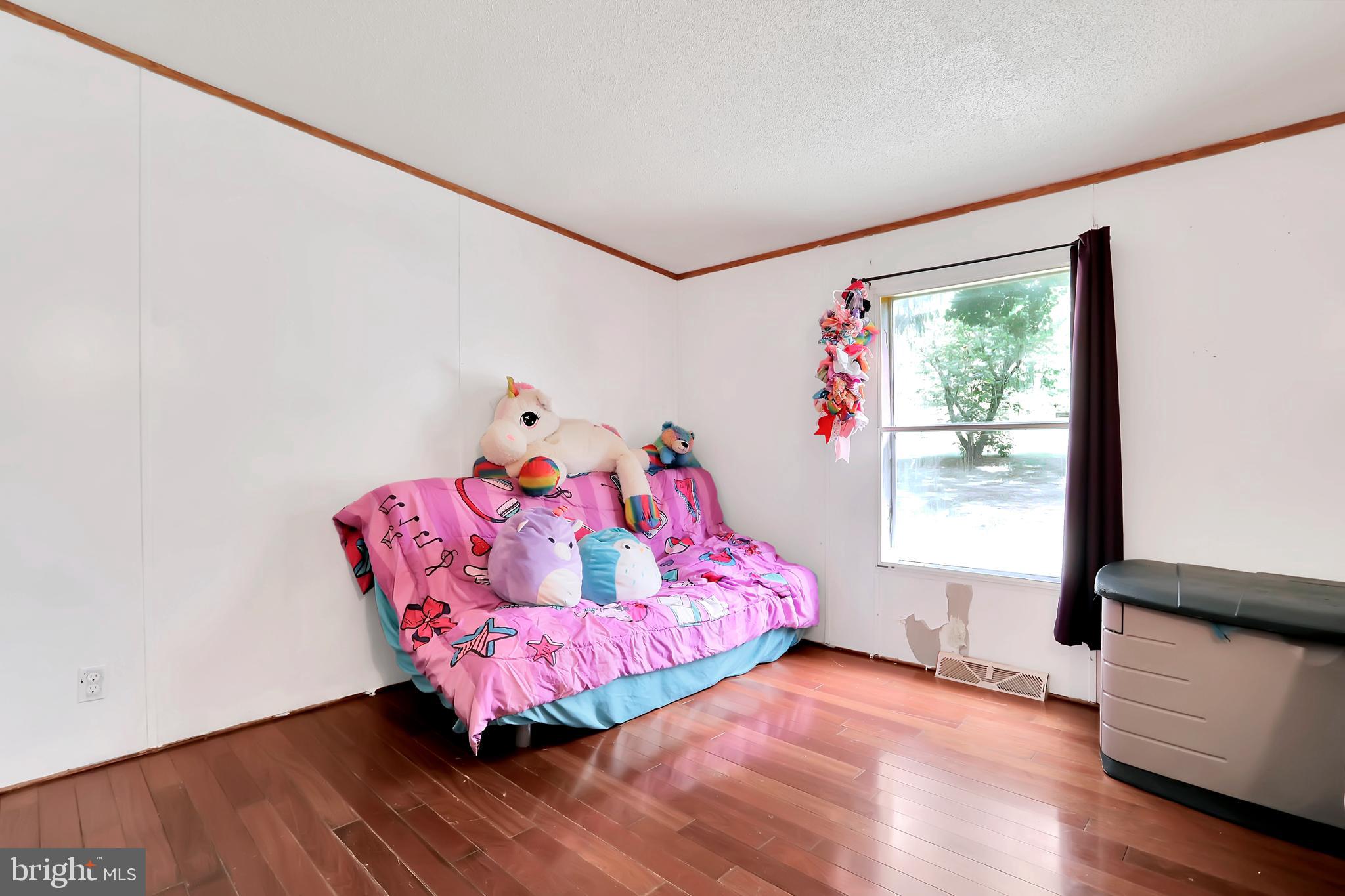 GOLDEN ACRES - Residential