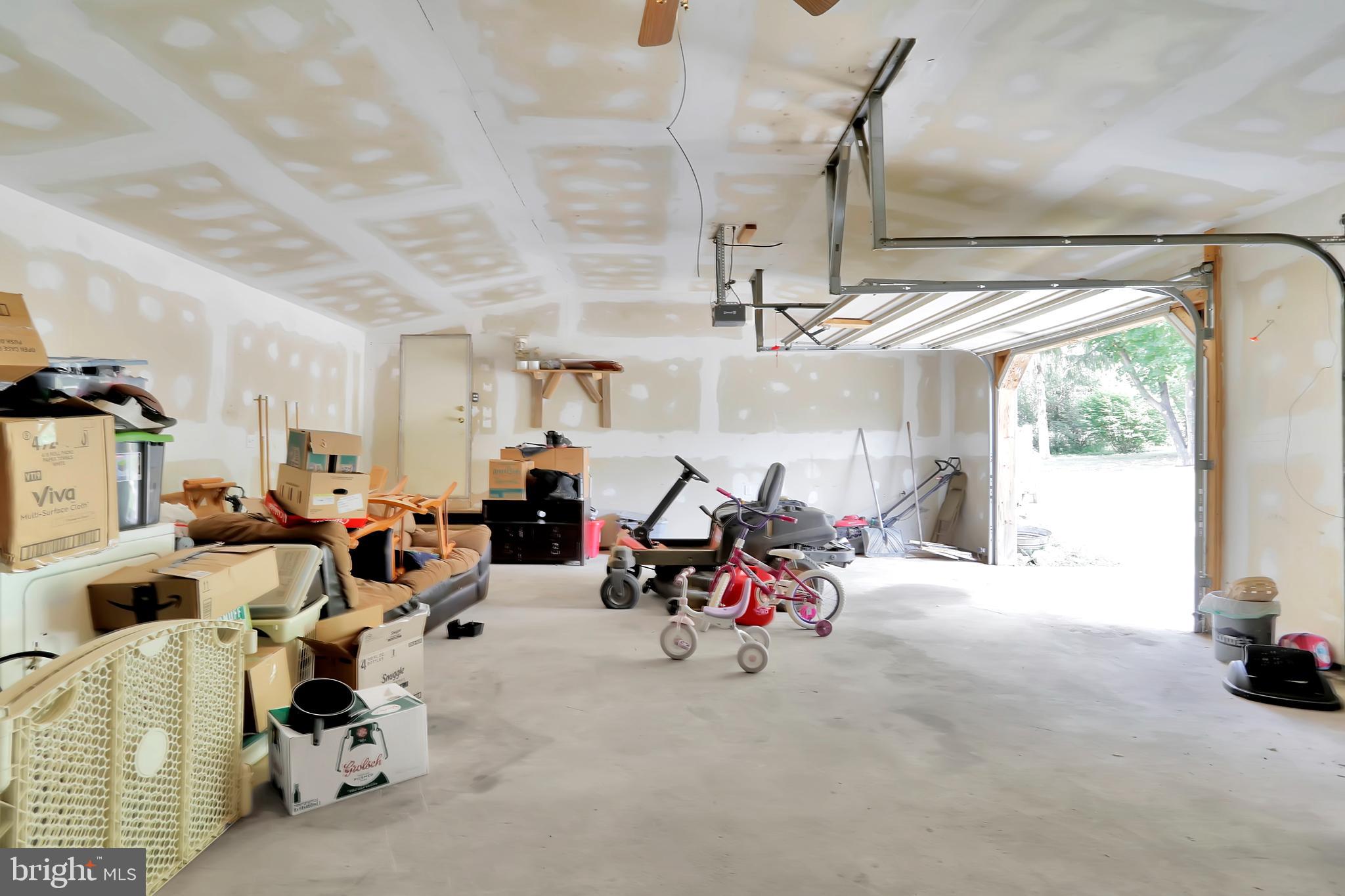 GOLDEN ACRES - Residential