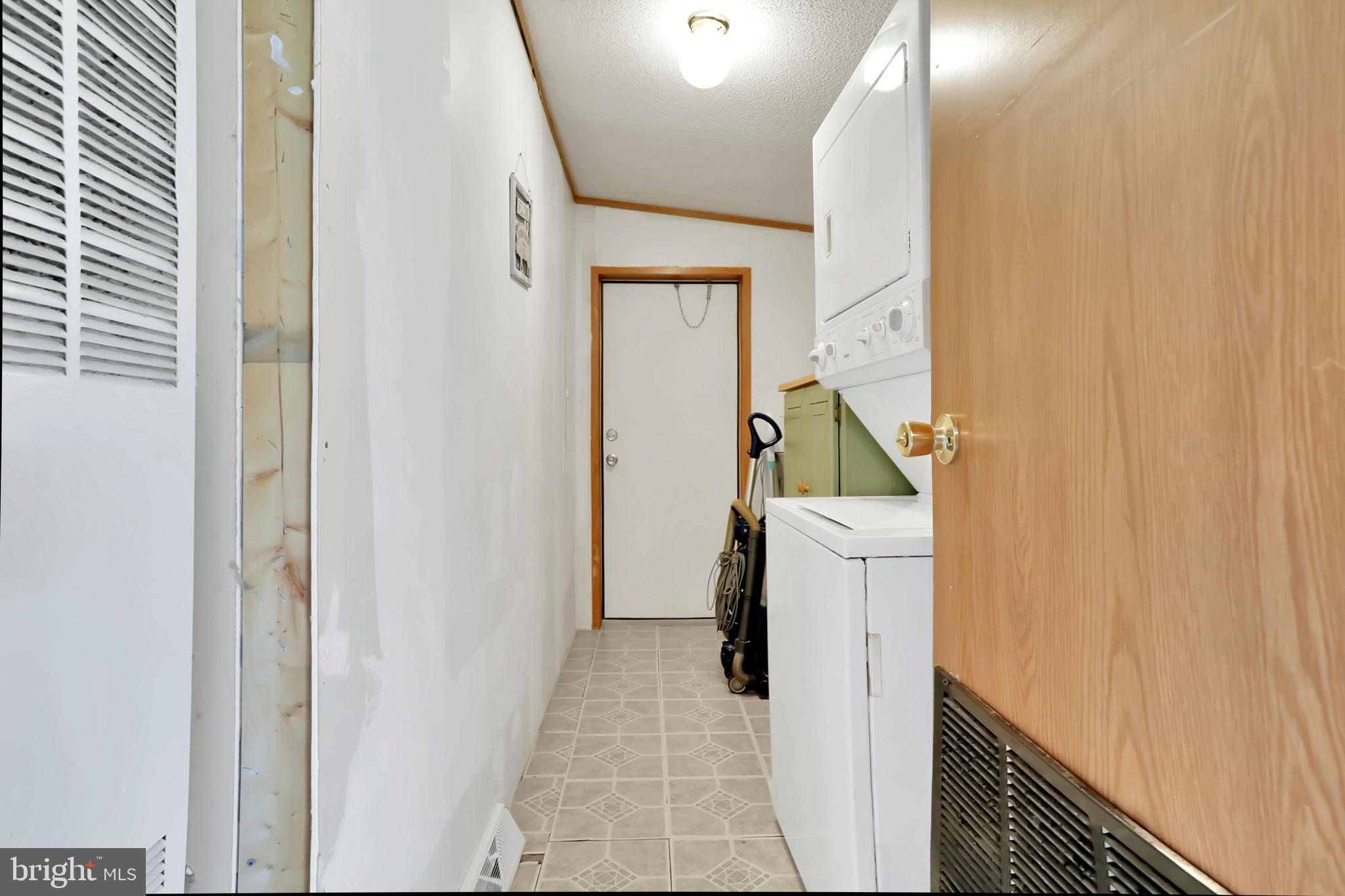 GOLDEN ACRES - Residential