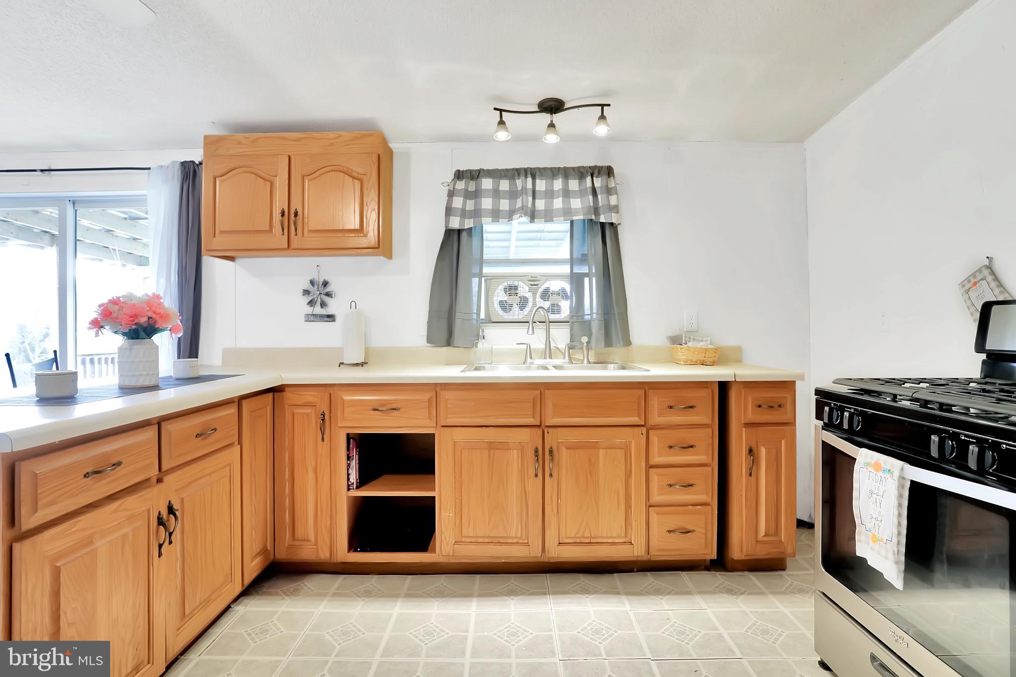 GOLDEN ACRES - Residential