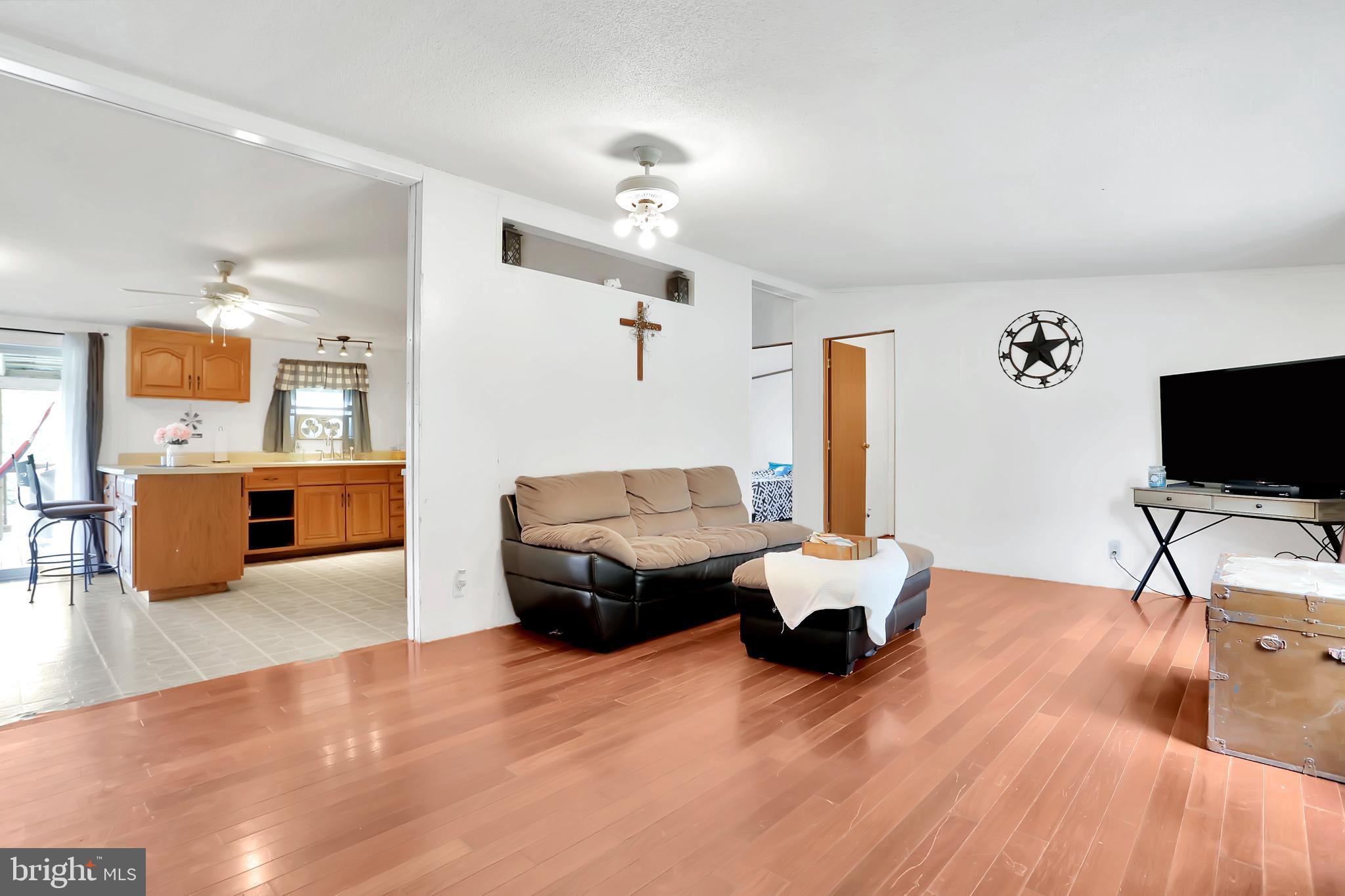 GOLDEN ACRES - Residential