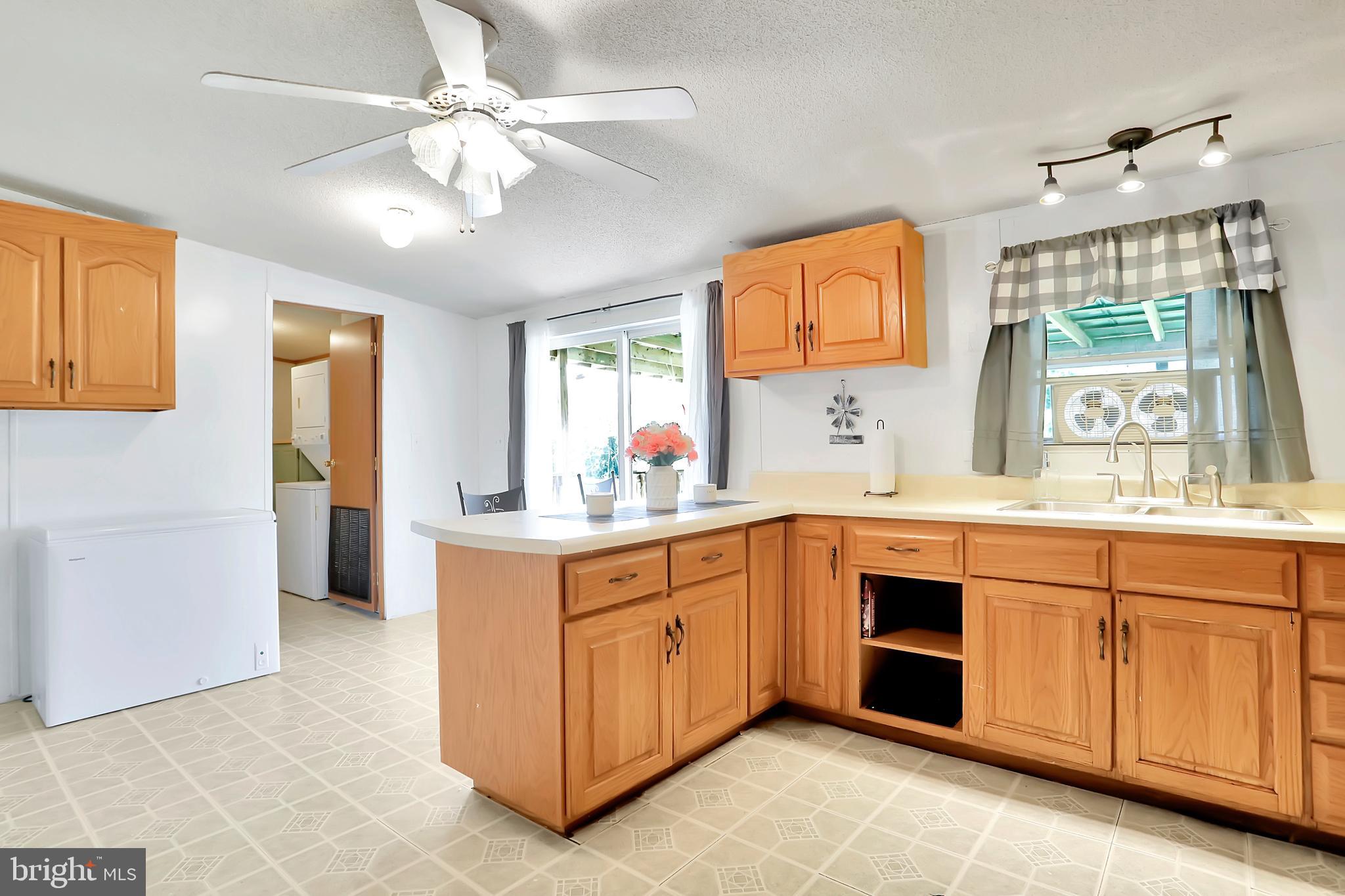 GOLDEN ACRES - Residential