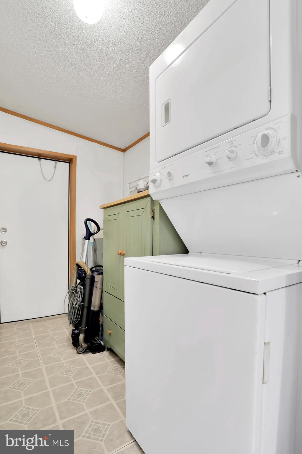 GOLDEN ACRES - Residential