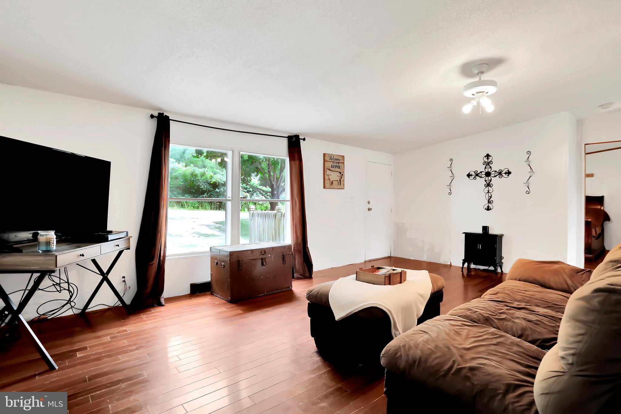 GOLDEN ACRES - Residential