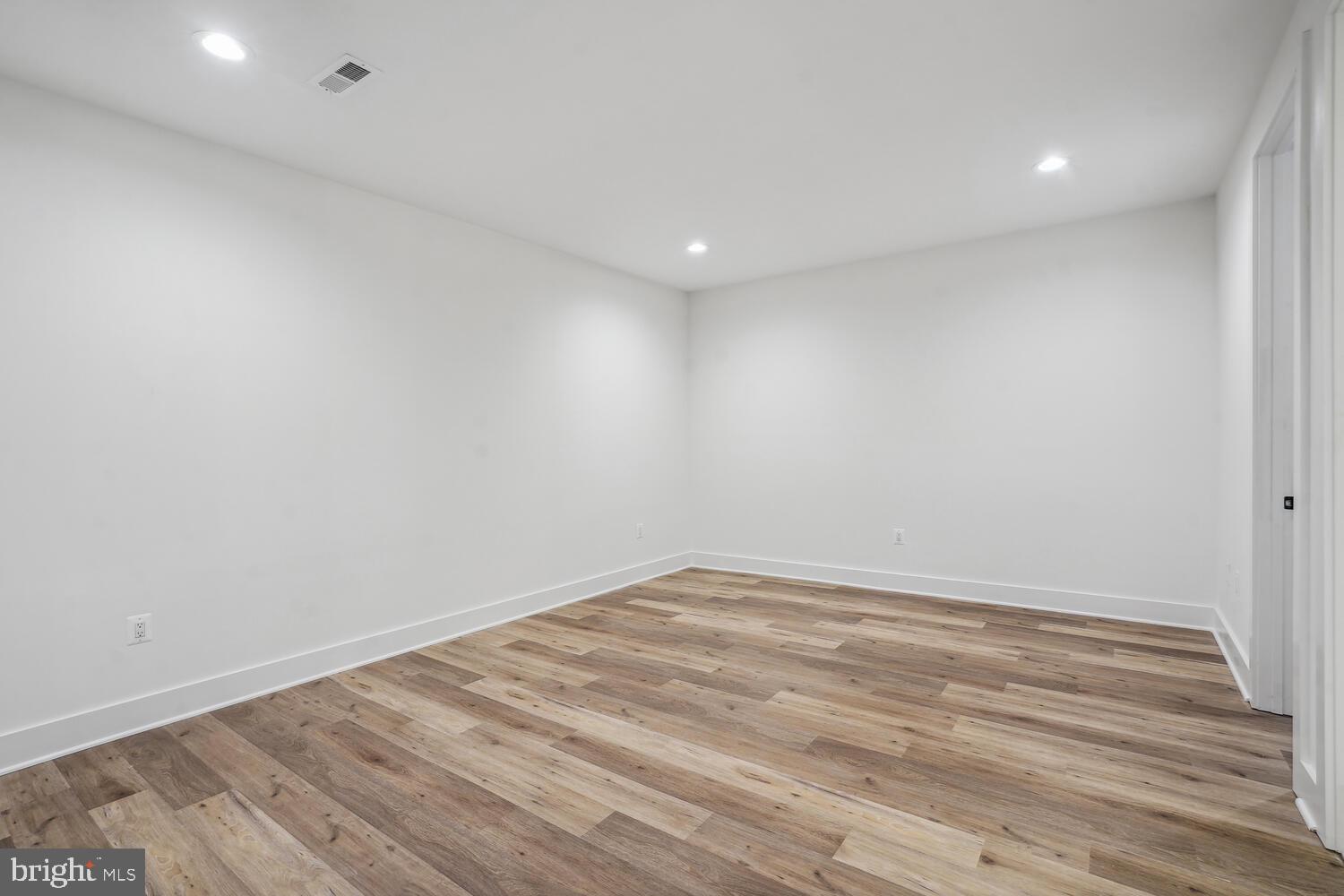 BROYHILLS MCLEAN ESTATES - Residential