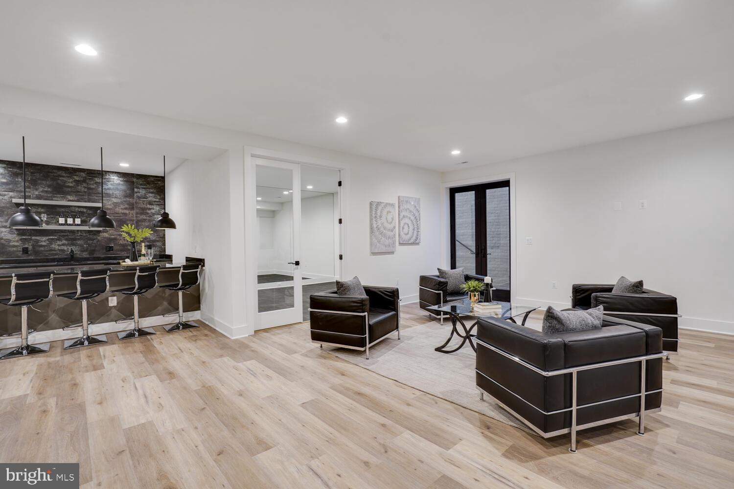 BROYHILLS MCLEAN ESTATES - Residential