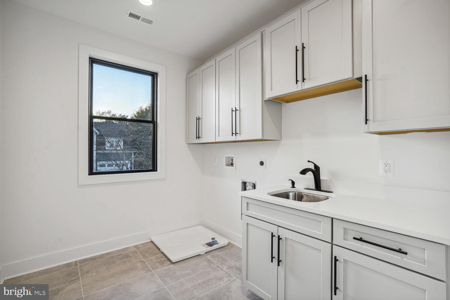 BROYHILLS MCLEAN ESTATES - Residential