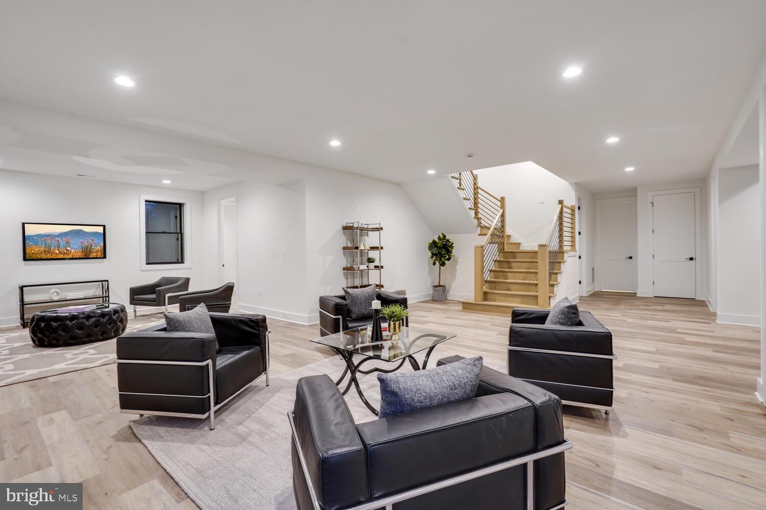 BROYHILLS MCLEAN ESTATES - Residential