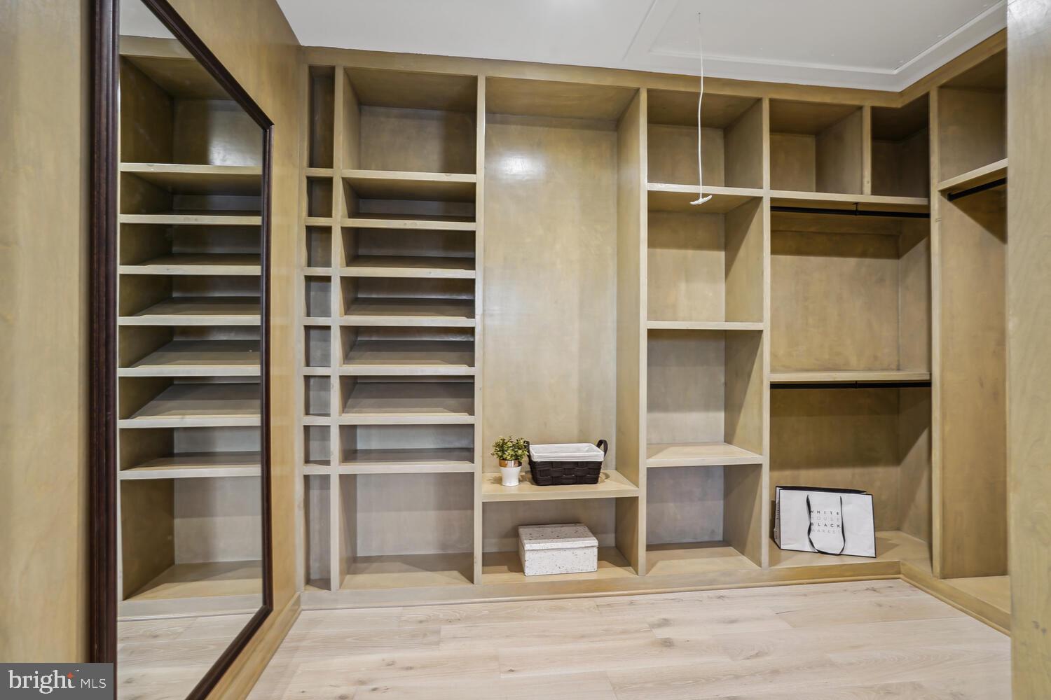 BROYHILLS MCLEAN ESTATES - Residential