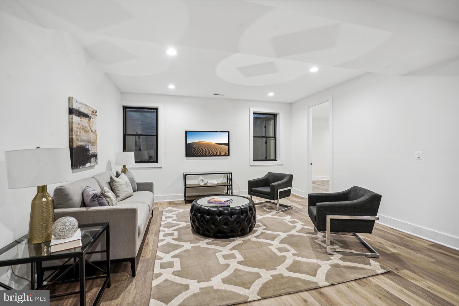 BROYHILLS MCLEAN ESTATES - Residential