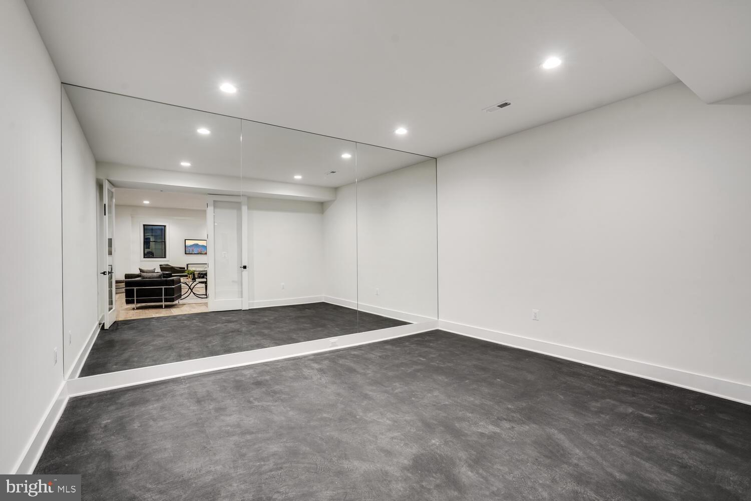 BROYHILLS MCLEAN ESTATES - Residential