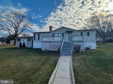815 CIRCLE DRIVE GAP PA 17527
