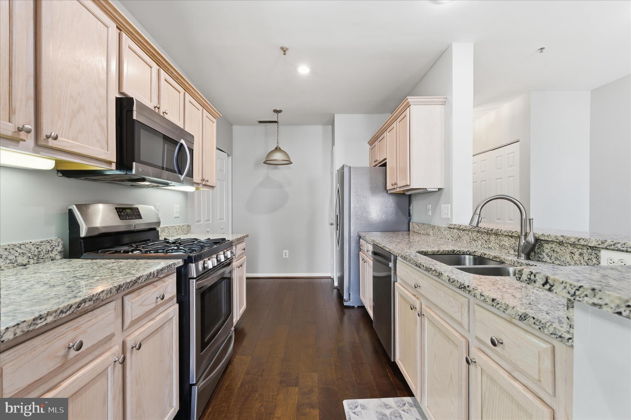 LAKESIDE AT SOUTH RIDING - Residential