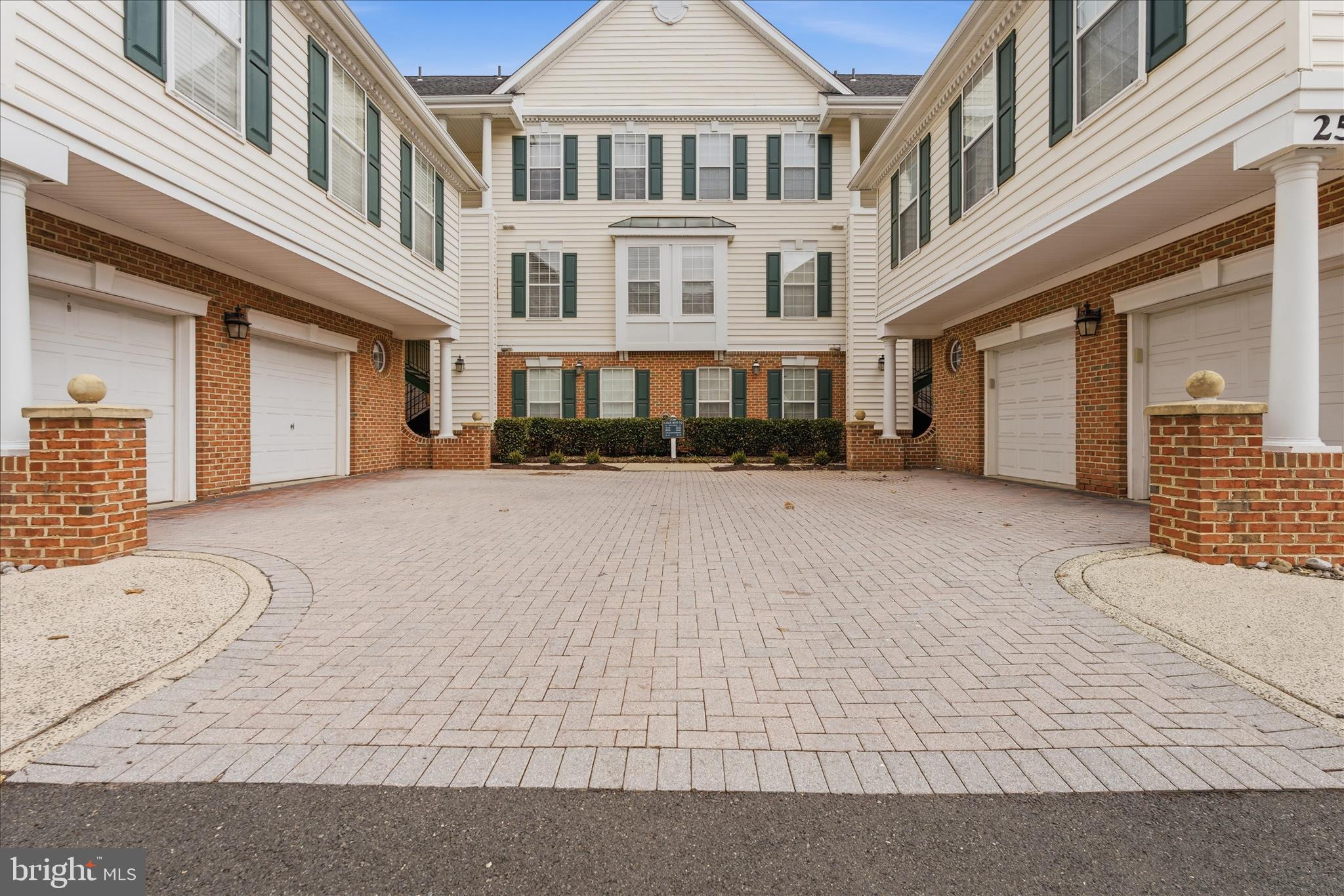 LAKESIDE AT SOUTH RIDING - Residential