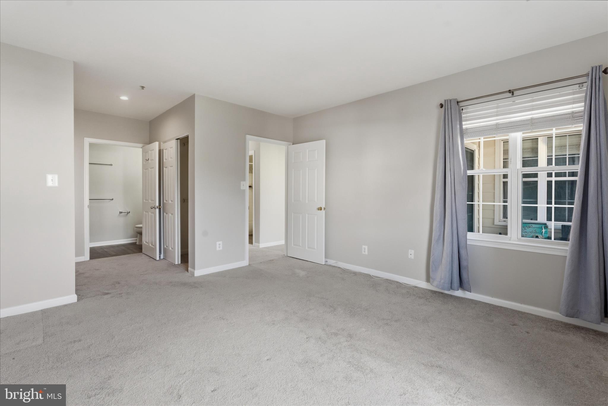 LAKESIDE AT SOUTH RIDING - Residential