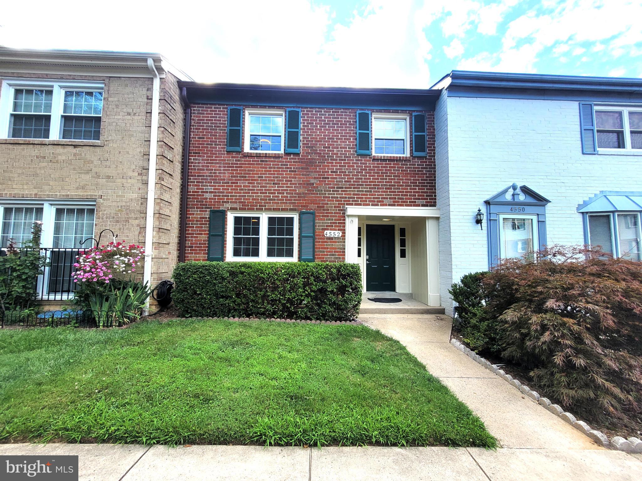 4552 KING EDWARD COURT