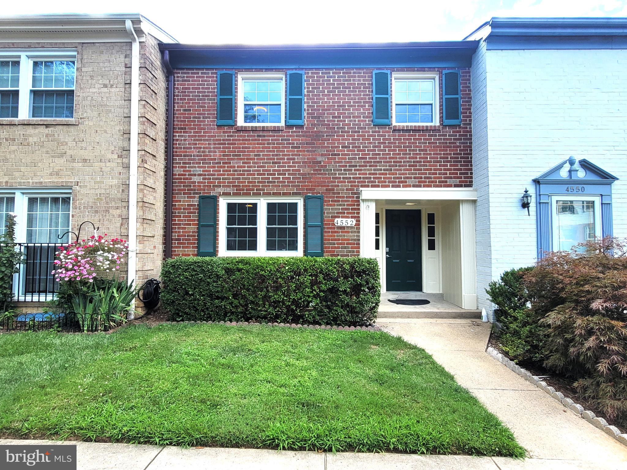 4552 KING EDWARD COURT