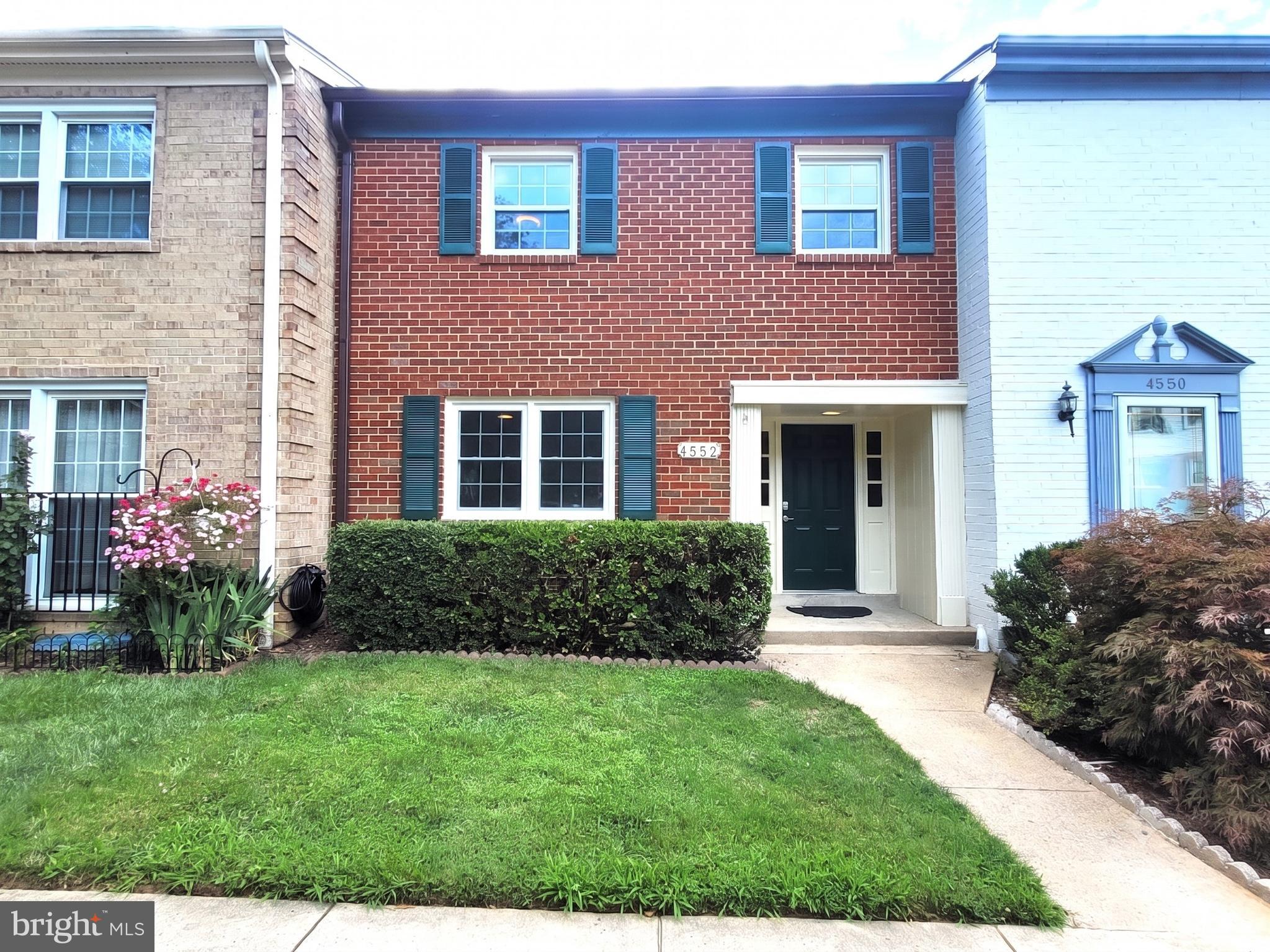 4552 KING EDWARD COURT