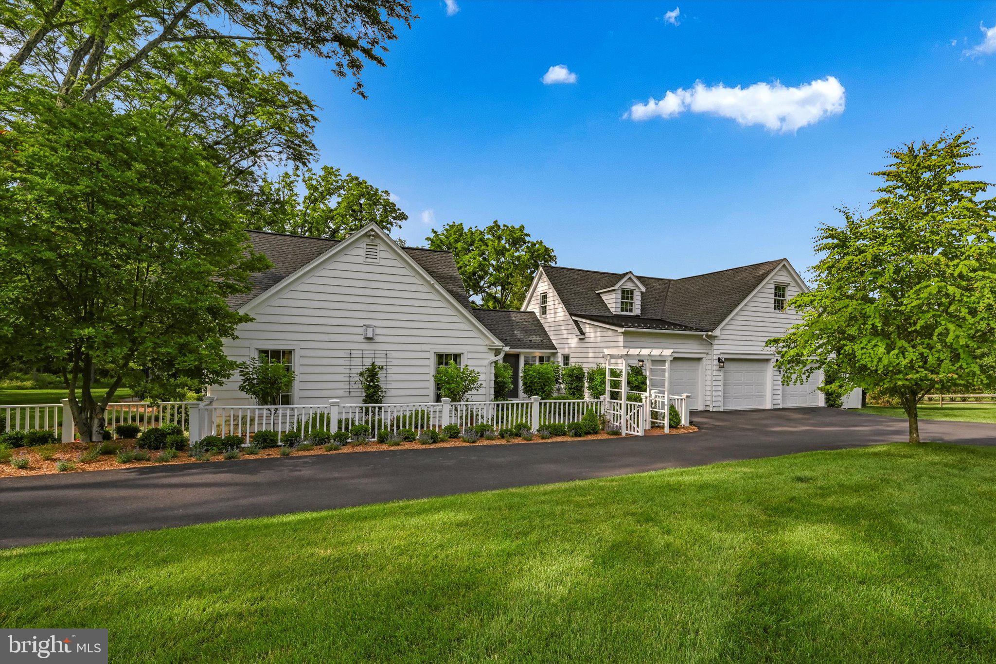 WHITE ACRES - Residential