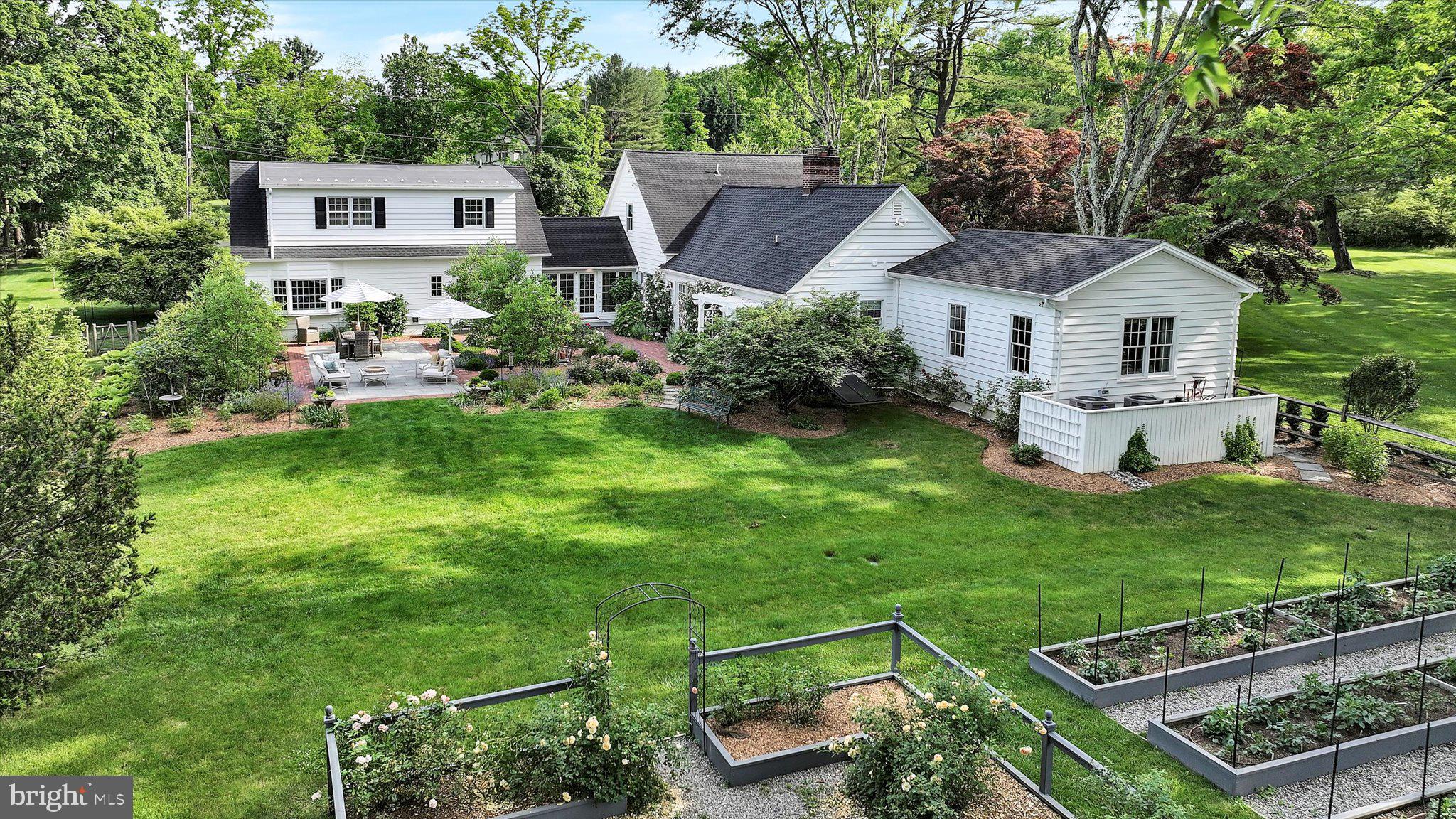 WHITE ACRES - Residential