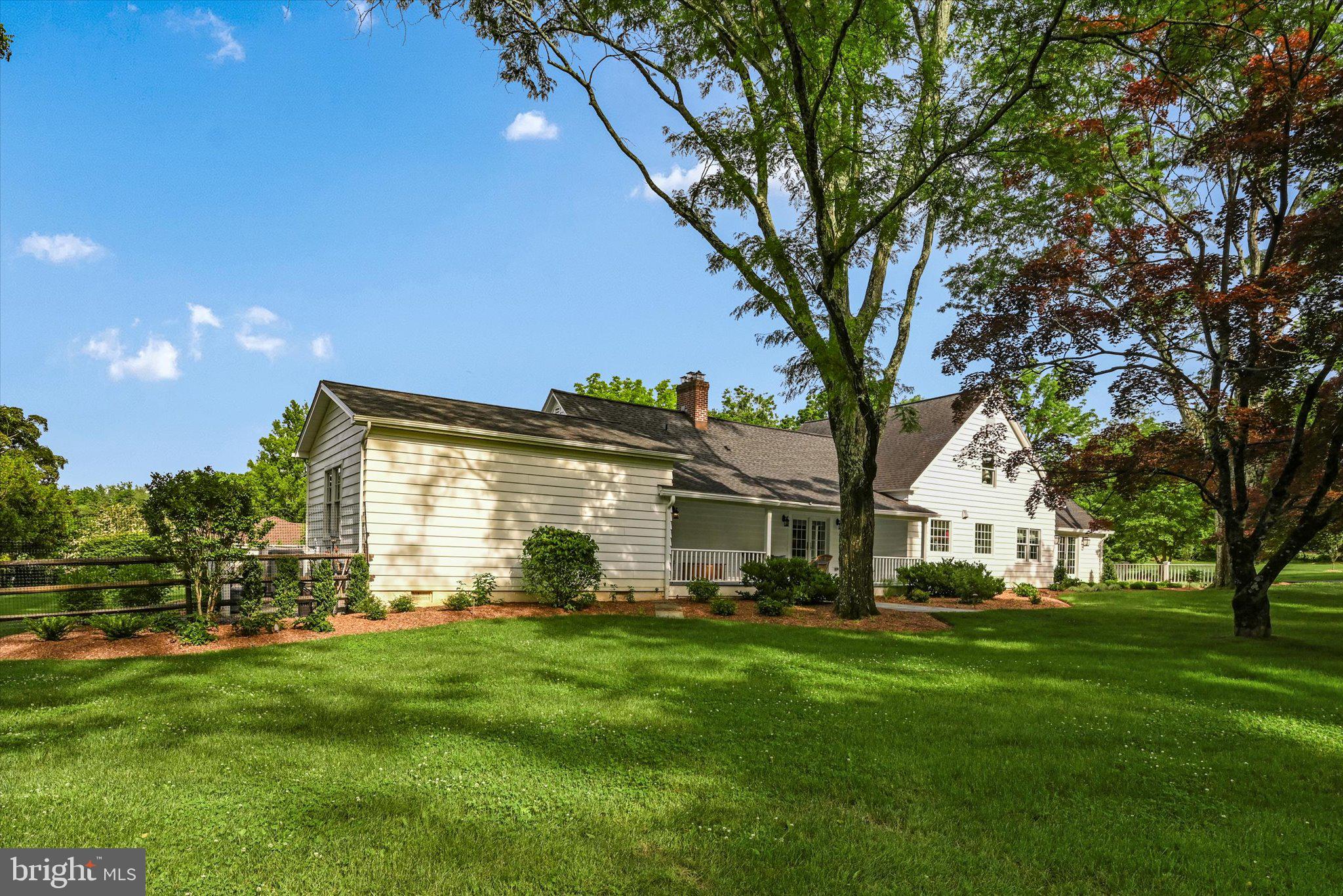 WHITE ACRES - Residential